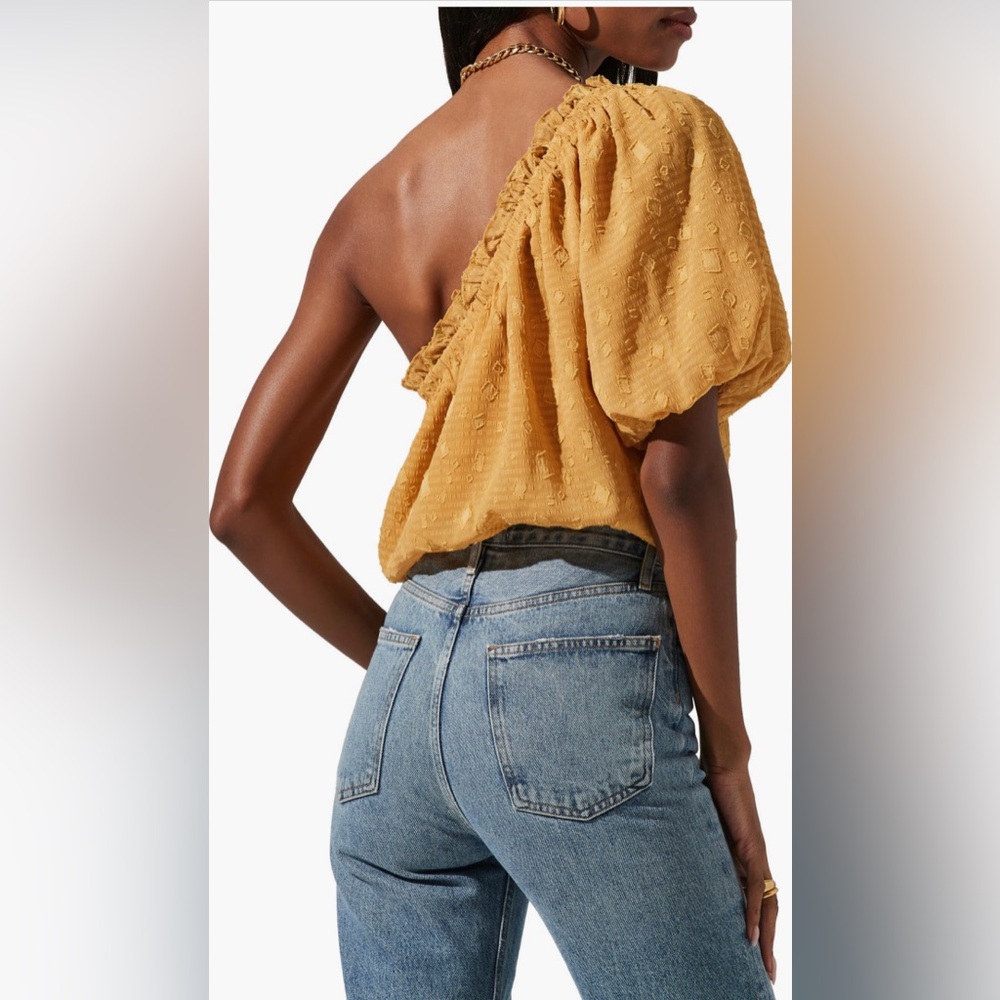 Astr The Label Jacquard One-Shoulder Bubble Hem Blouse in Mustard. NWOT Small - Picture 6 of 12